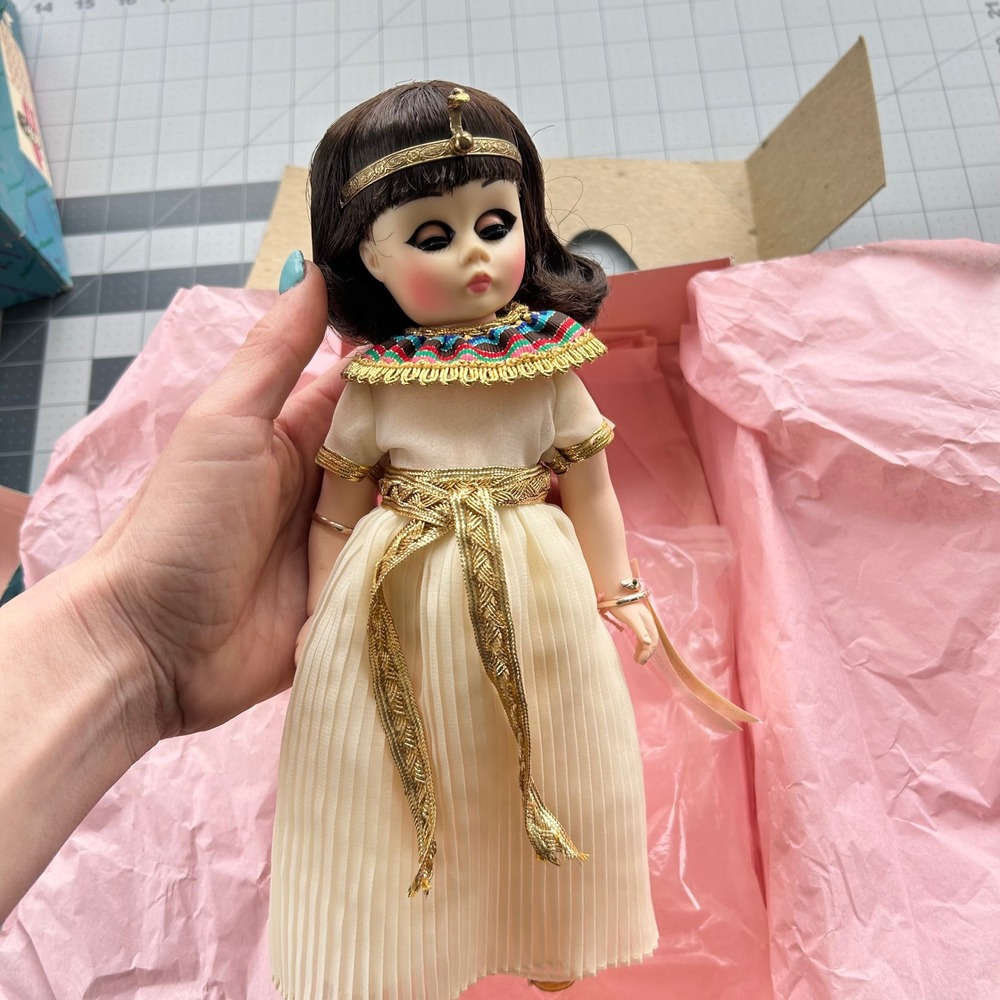 Madame Alexander Cleopatra Portraits of History 1315 Doll 10" Cream Gold Vintage